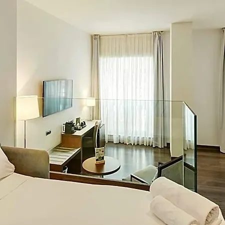 מלון Sercotel Coliseo 4*